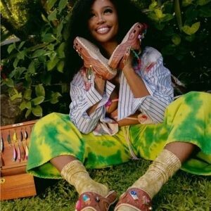 SZA Crocs